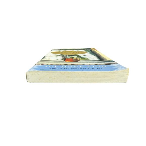 The Secret Life of Bees by Sue Monk Kidd (Paperback) - Picture 4 of 7